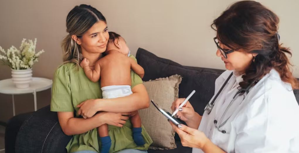 entretien_postnatal_sage-femme_jeune_maman_bebe